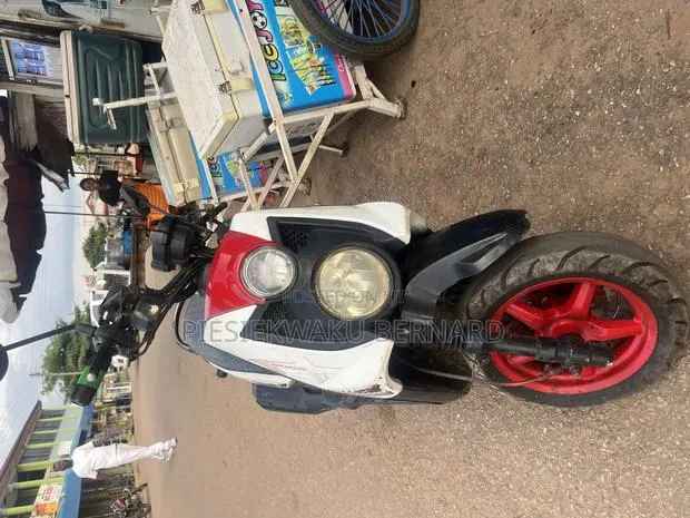 Yamaha 2021 White · Photo 1