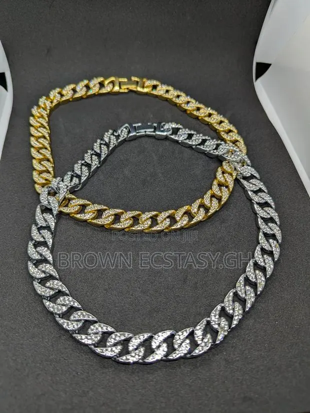 Iced Chocker Cuban Necklace · Photo 1