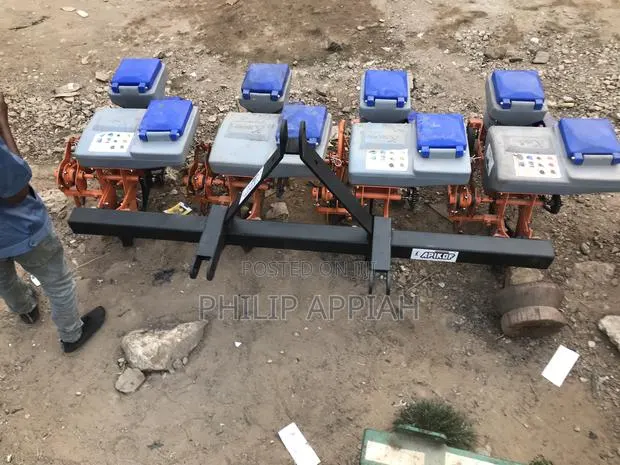 4 Rows Seed Planter · Photo 3