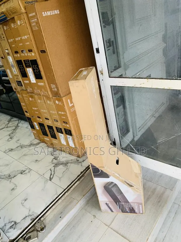 Top Notch Samsung HW-S80CB/ZA 3.1.2 Channel Soundbar · Photo 1