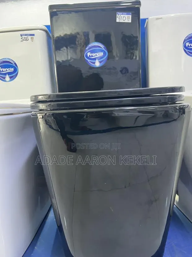 Glossy Black Toilet WC · Photo 1