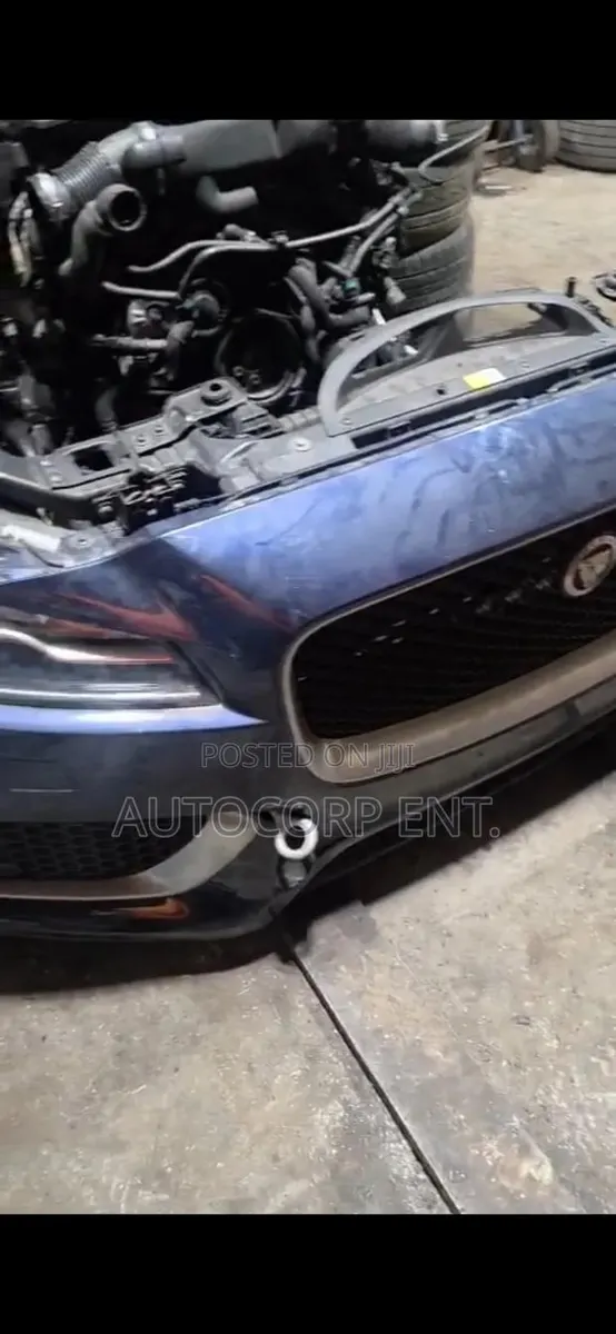 Jaguar F Pace R Sport Front Cut · Photo 1