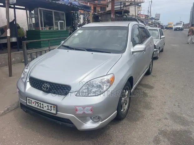 Toyota Matrix Hatchback AWD (1.8L 4cyl 4A) 2006 Silver · Photo 1