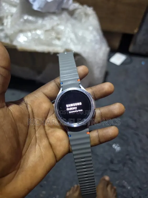 Samsung Galaxy Watch 4 Classic · Photo 1