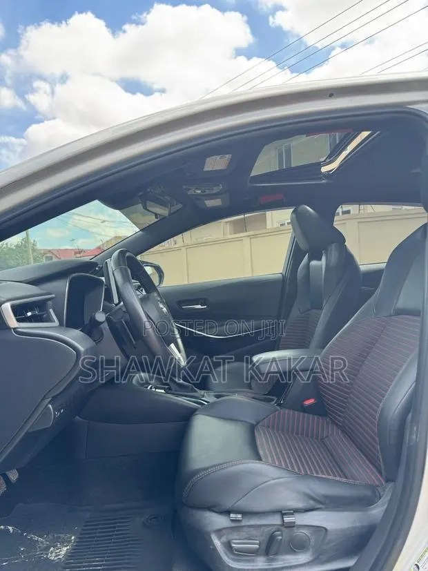 Toyota Corolla XSE 2024 Silver · Photo 8