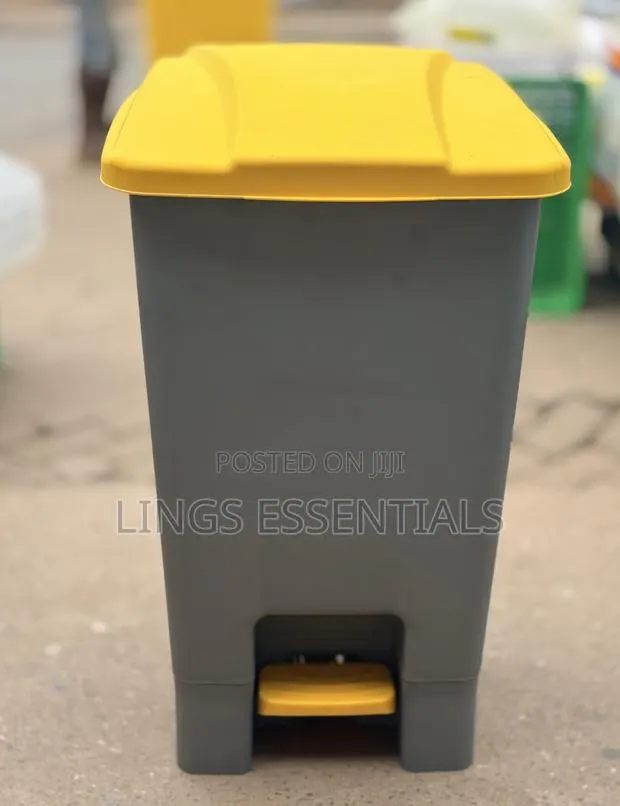 70 Liter Pedal Dustbin · Photo 1