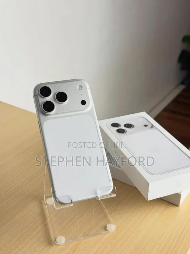 Apple iPhone 17 Pro Max 512 GB Silver · Photo 1