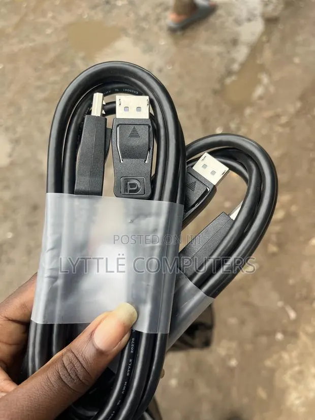 Display to Display Cable · Photo 1