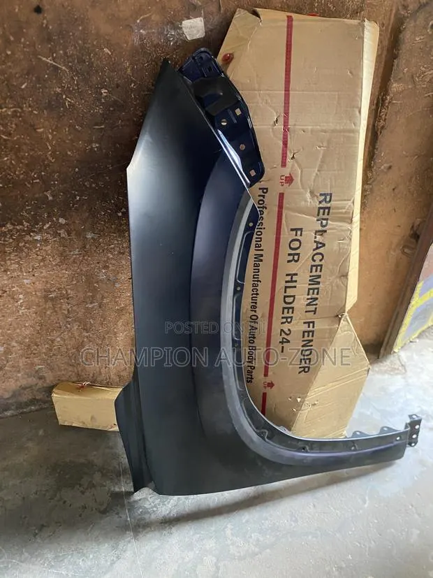 Highlander Grand 2024-2025-2026 Fender Pair · Photo 1