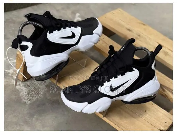 Nike Alpha Savage · Photo 1