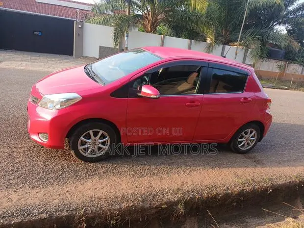 Toyota Vitz 1.3 FWD 5dr 2012 Pink · Photo 1