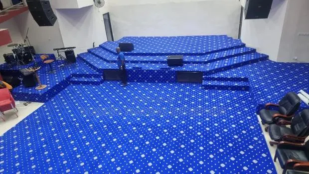 Quality Blue Woolen Carpet With Circular Design for Church Altars · Photo 1