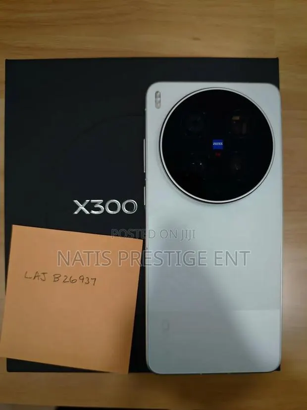 New Vivo X300 Ultra 512 GB Black · Photo 1