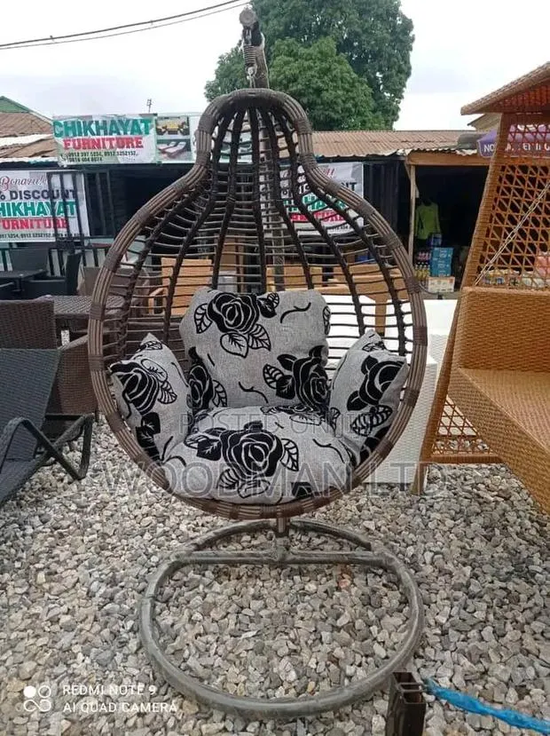 Outdoor/Indoor Basket Swing Chair · Photo 1