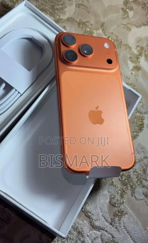 Apple iPhone 17 Pro Max 256 GB Orange · Photo 1