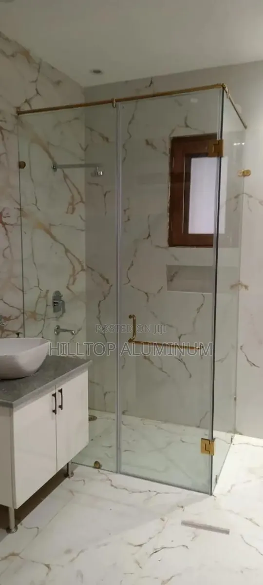 Tempered Glass Shower Cubicle · Photo 1