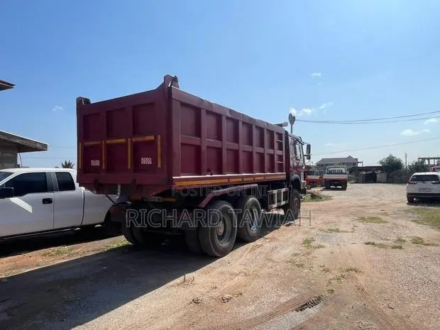 Sino Howo Tipper Truck · Photo 1