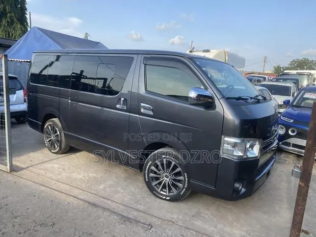 Toyota Grand HiAce 2015 Grey · Photo 1