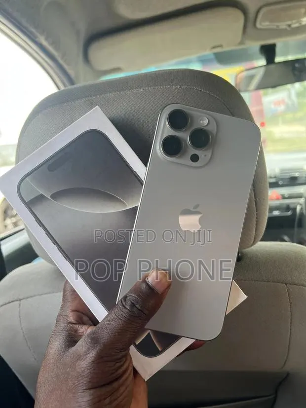 Apple iPhone 16 Pro Max 256 GB Silver · Photo 1