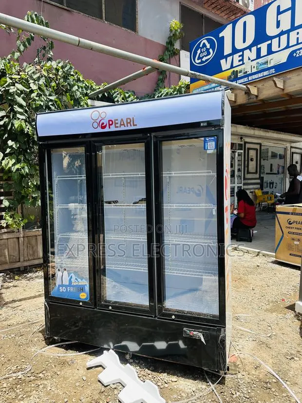 Spectacular Performance Display Fridge Three Door Pearl White · Photo 1