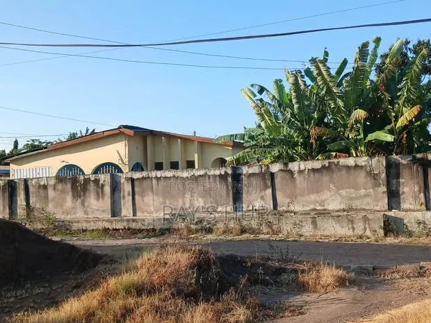 5bdrm House in Kasoa for rent · Photo 1