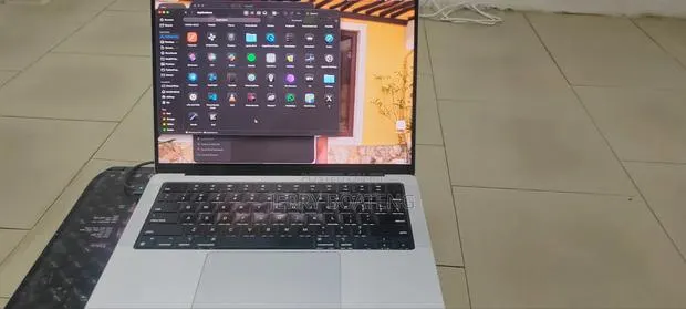 Laptop Apple MacBook Pro 2021 M1 16GB Apple M1 Pro SSD 500GB · Photo 1