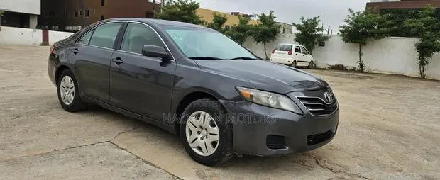 Toyota Camry 2011 Gray · Photo 2
