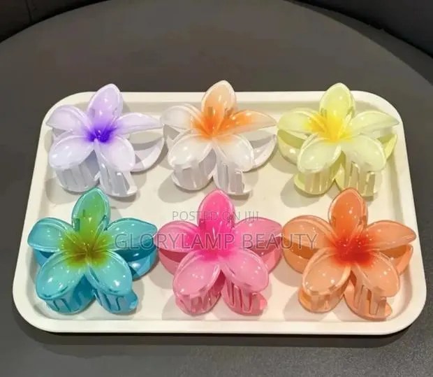 Colorful Flower Hair Claw Clip – Trendy Acrylic, Strong Grip · Photo 1