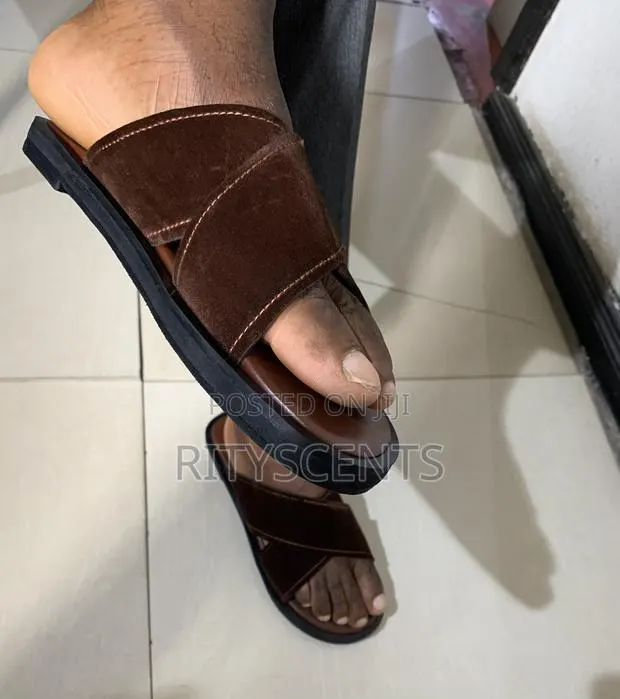 Brown Suede Cross Slippers · Photo 1