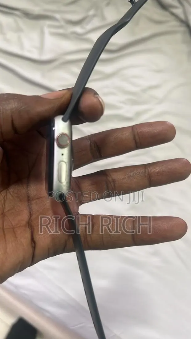 Apple Watch Series 7 · Photo 1