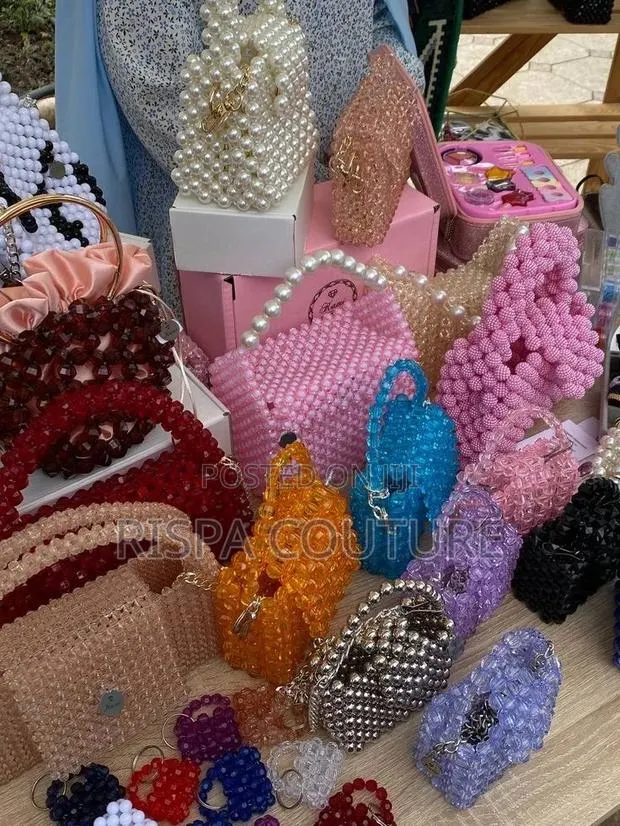Learn How to Make Beaded Bags · Photo 1