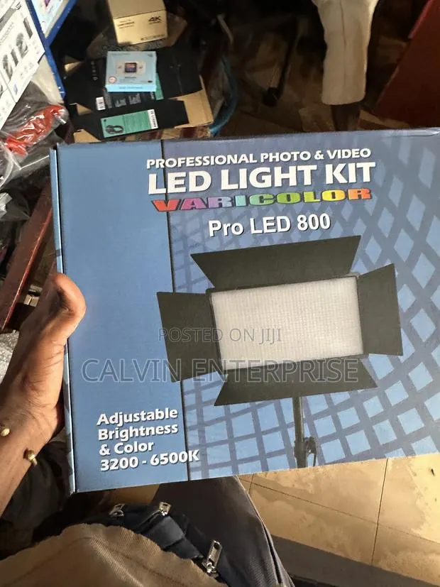 Photo and Video LED Light Kit/ Pro With LED 800, Adjustable Brightness · Photo 1