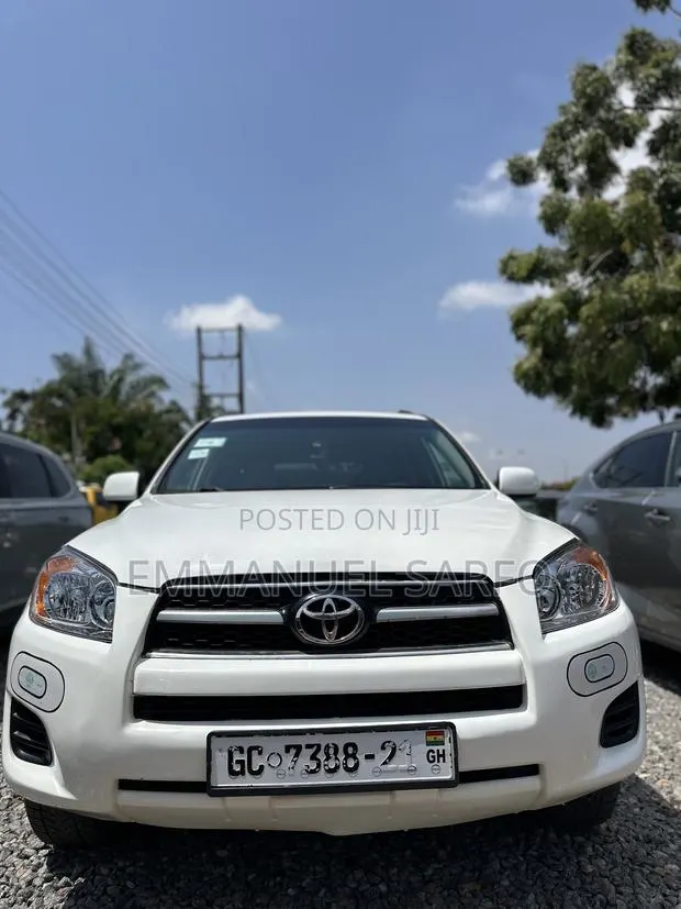 Toyota RAV4 LE AWD (2.5L 4cyl 6A) 2013 White · Photo 1