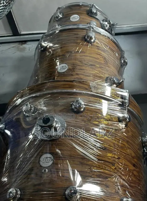 Dw 5-Piece Professional Drumset · Photo 1