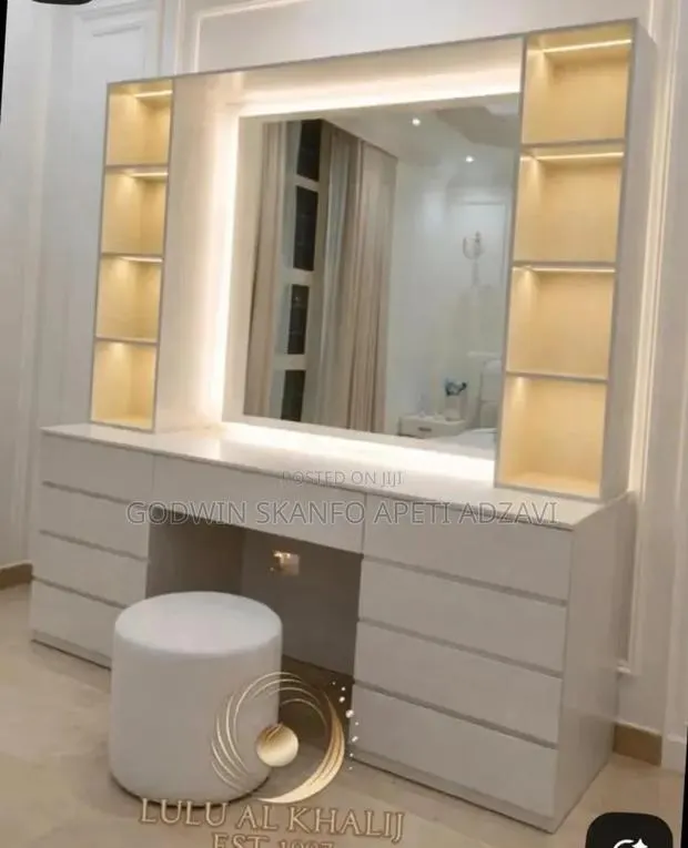 Dressed Mirror and Table Available · Photo 1
