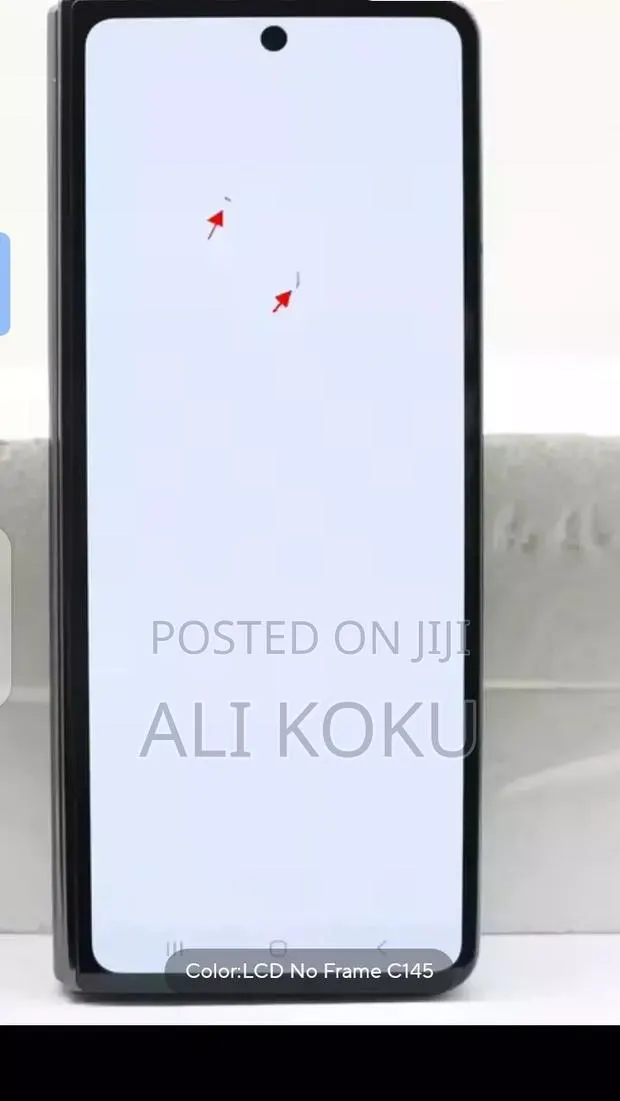 Samsung Z Fold 4 Screen. With Small Dot · Photo 1