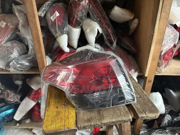 Toyota Rav4 2016,2017,2018 Taillight Led or Normal · Photo 1
