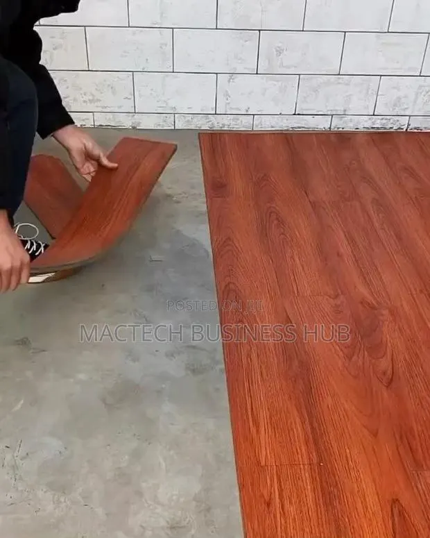 Rectangular Vinyl Floor Tile(No Glue Needed) · Photo 1