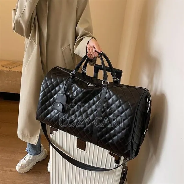 Leather Traveling Bag / Duffel Bag · Photo 1