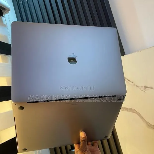 Laptop Apple MacBook Pro 2019 16GB Intel Core I9 SSD 1T · Photo 1