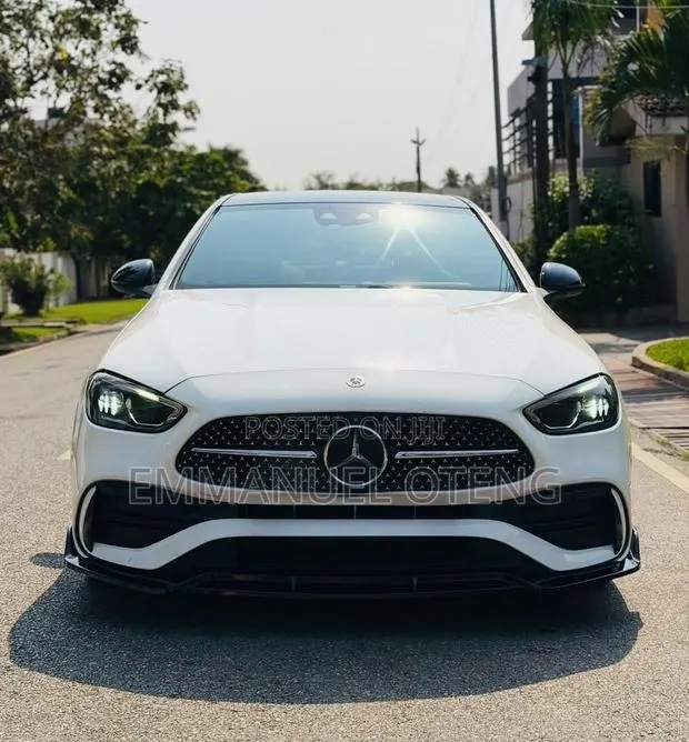 Mercedes-Benz C300 2023 Off white · Photo 1