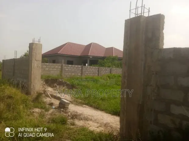 One and Half Plot of Land for Sale Located at Oyibi Saasabi · Photo 1