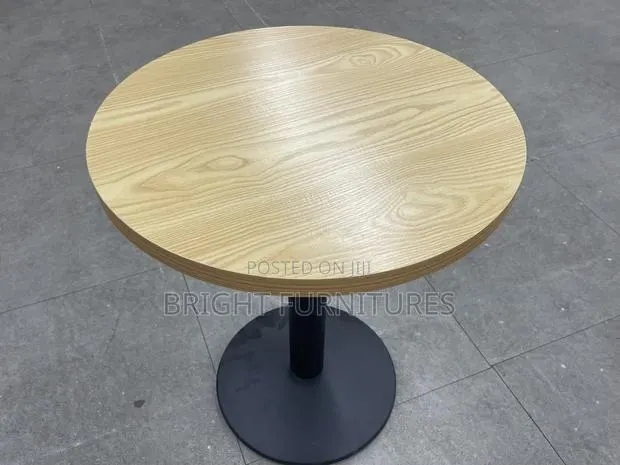 Round Bar Restaurant Table · Photo 1