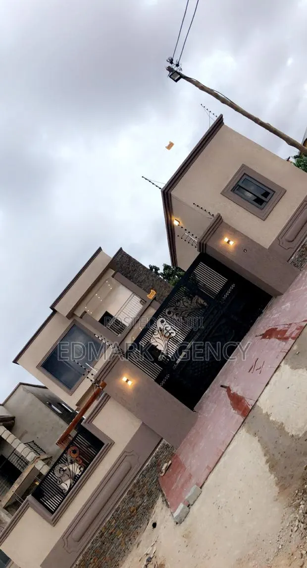 4bdrm House in Kwabenya for rent · Photo 1