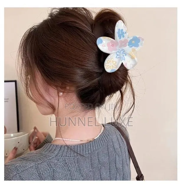 Flower Printed Claw Clips · Photo 1