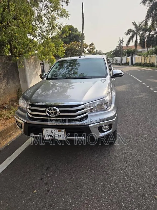 Toyota Hilux 2017 Gray · Photo 1