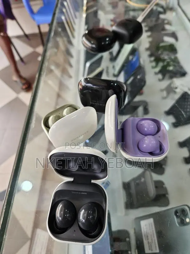 Samsung Buds · Photo 1