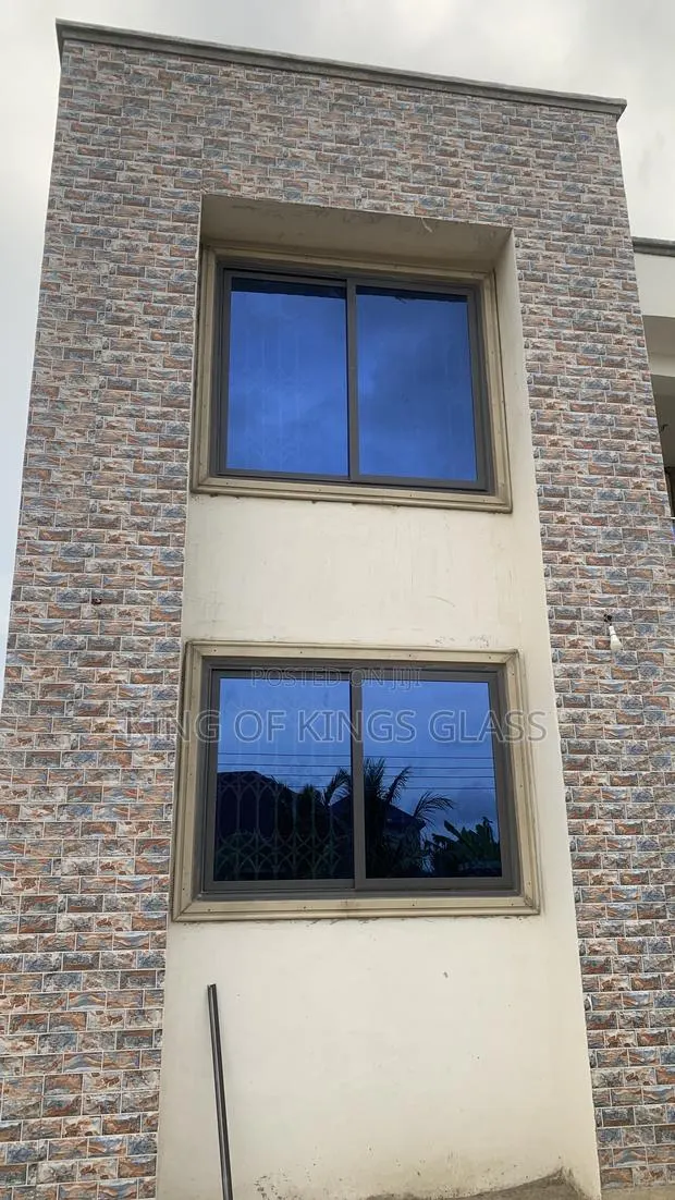 Ks50 Sliding Window With Blue Glass · Photo 1