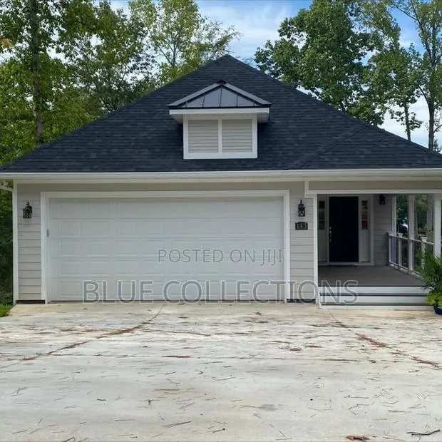 16×8 Automated Garage Door With Remote · Photo 1