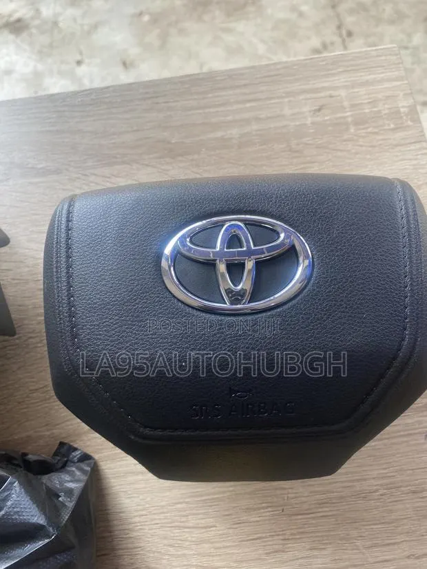 Toyota Tundra, Tacoma, Sequoia 2022-2026 Steering Wheel Airbag Cover · Photo 1